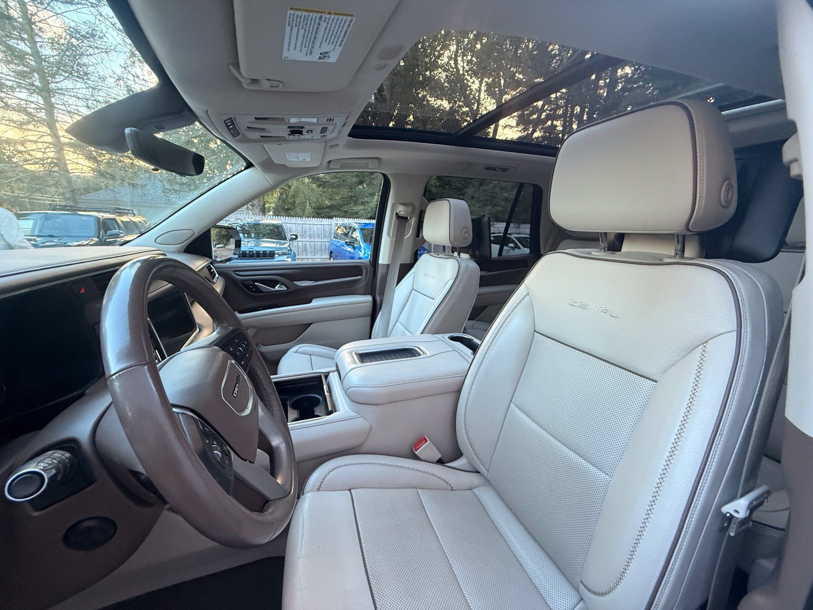 Used 2021 GMC Yukon Denali w/ Denali Premium Package AWD/4WD image 10