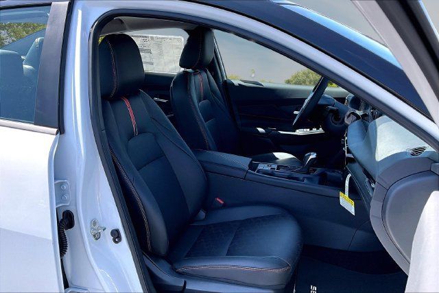 New 2027 Nissan Sentra SR w/ SR Premium Package FWD image 10