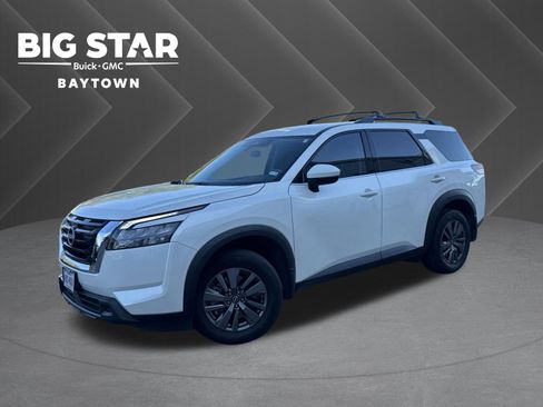 Used 2024 Nissan Pathfinder SV image 1