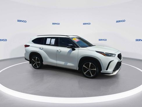 Used 2022 Toyota Highlander XSE FWD image 9