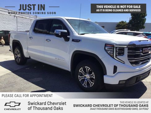 Used 2025 GMC Sierra 1500 SLT RWD image 1