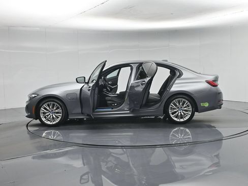 Used 2023 BMW 330e w/ Convenience Package RWD image 5
