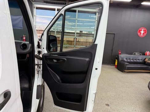 Used 2020 Mercedes-Benz Sprinter 2500 image 14