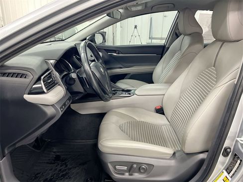 Used 2021 Toyota Camry SE image 18