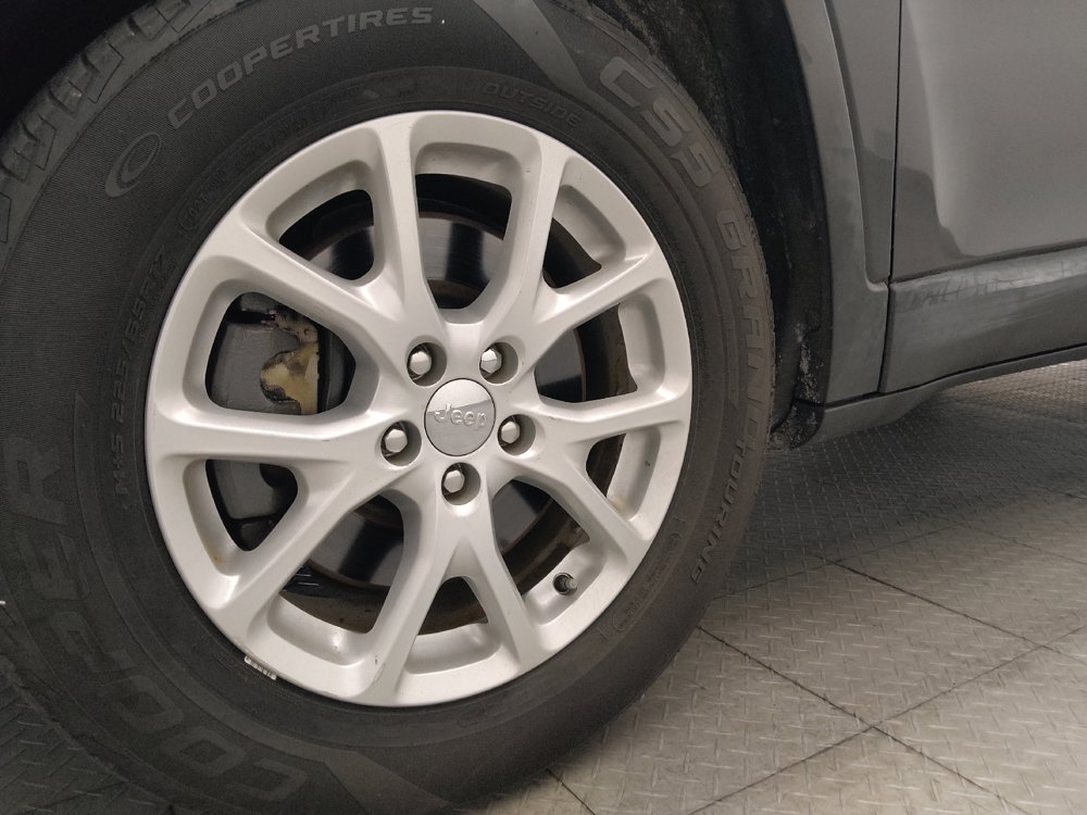 Used 2015 Jeep Cherokee Latitude AWD/4WD image 31
