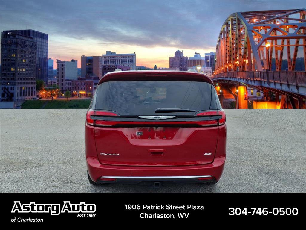 Used 2026 Chrysler Pacifica Pinnacle w/ Trailer Tow Group AWD/4WD image 4