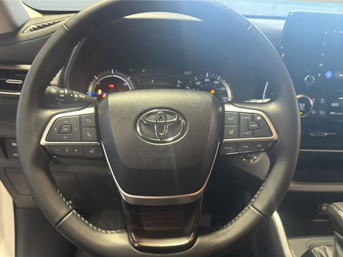 Used 2023 Toyota Highlander LE image 12