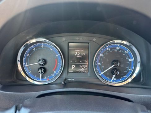 Used 2018 Toyota Corolla LE FWD image 18