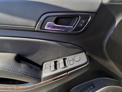 Used 2020 Chevrolet Suburban LT image 20