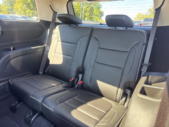 Used 2023 GMC Acadia Denali w/ Denali Technology Package FWD image 12