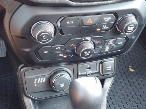 Used 2022 Jeep Renegade Latitude image 21