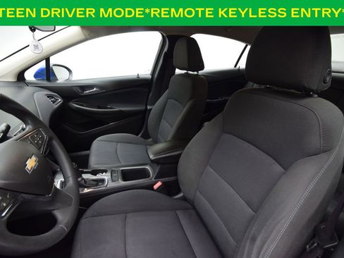 Used 2017 Chevrolet Cruze LT w/ Convenience Package image 9