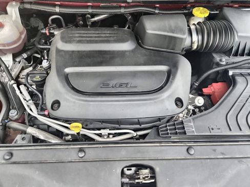 Certified 2024 Chrysler Pacifica Touring-L FWD image 39