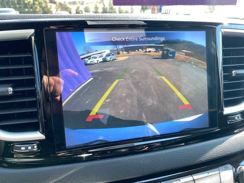 Used 2023 Chrysler Pacifica Touring-L image 22