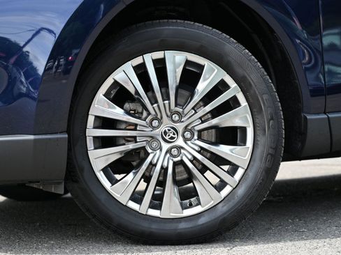 Used 2024 Toyota Venza Limited AWD/4WD image 12