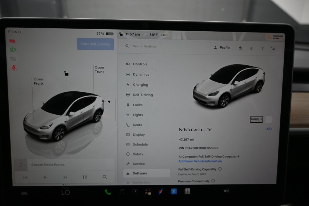 Used 2024 Tesla Model Y 2WD image 29