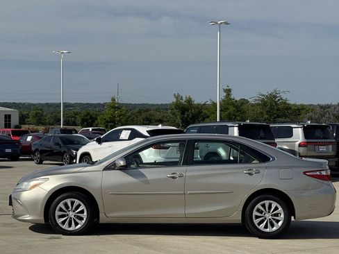 Used 2016 Toyota Camry LE FWD image 3