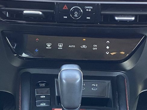 Used 2025 Nissan Kicks SR FWD image 31