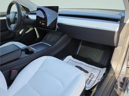 Used 2022 Tesla Model 3 Performance image 18