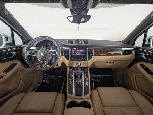 Used 2018 Porsche Macan image 20