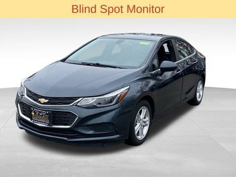 Used 2017 Chevrolet Cruze LT image 4