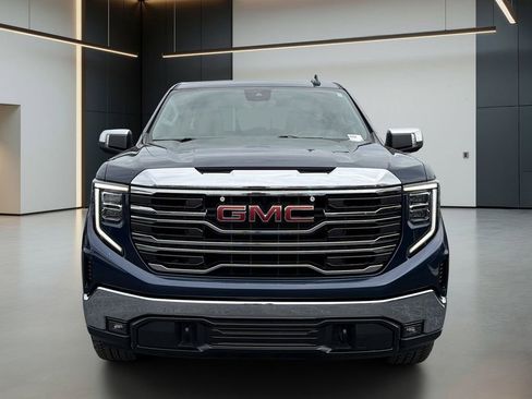 Used 2023 GMC Sierra 1500 SLT w/ SLT Premium Package AWD/4WD image 9