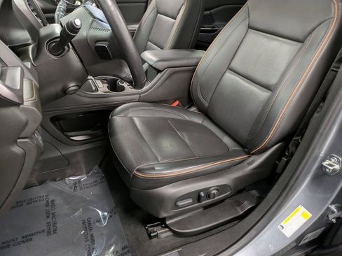 Used 2022 GMC Acadia AT4 w/ Technology Package image 10