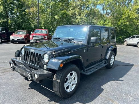 Used 2014 Jeep Wrangler Unlimited Sahara w/ Max Tow Package AWD/4WD image 3