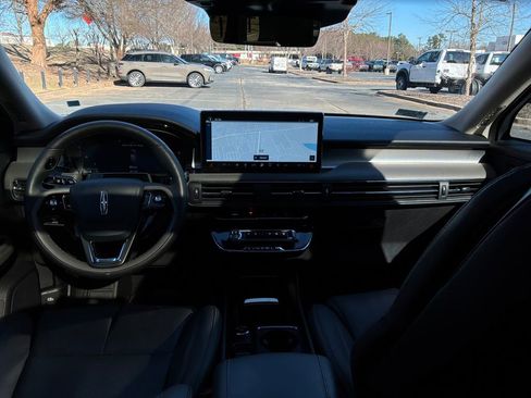 Used 2025 Lincoln Corsair Reserve w/ Equipment Group 202A image 12