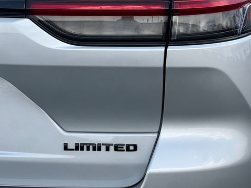 New 2025 Jeep Grand Cherokee Limited w/ Luxury Tech Group II image 7