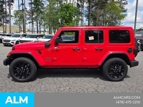 Used 2025 Jeep Wrangler Unlimited Sahara w/ Safety Group AWD/4WD image 4