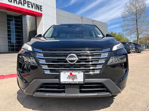 Used 2025 Nissan Rogue SV image 3