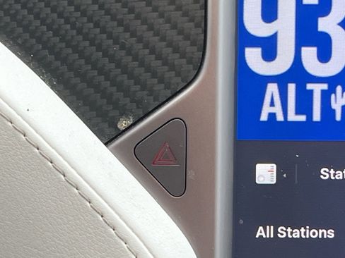 Used 2018 Tesla Model X 75D image 28