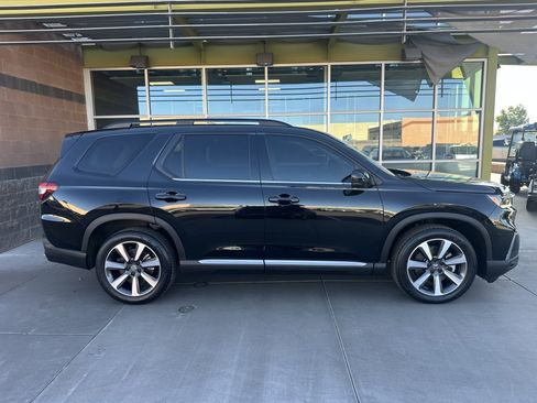 Used 2023 Honda Pilot Touring image 7