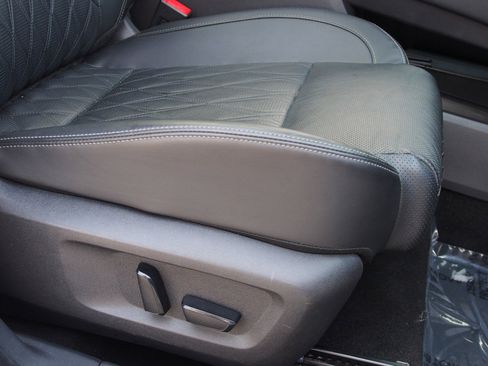 Used 2023 Nissan Rogue Platinum w/ Platinum Premium Package image 12