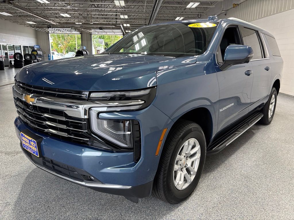 Used 2026 Chevrolet Suburban LT w/ Comfort Package AWD/4WD image 3