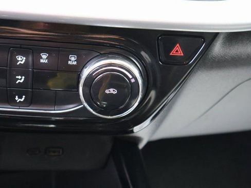 Certified 2025 Chevrolet Trax LT FWD image 29