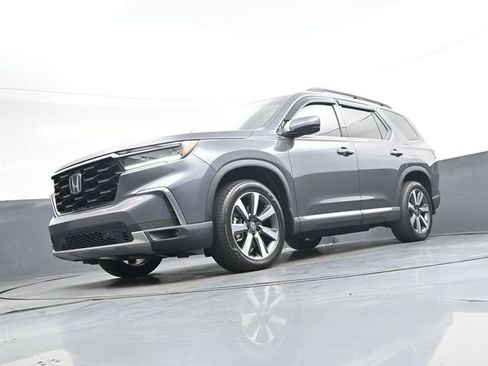 Used 2025 Honda Pilot Touring image 35