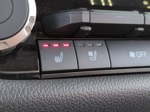 Used 2024 Toyota Tundra Limited AWD/4WD image 22