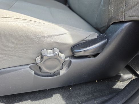 Used 2016 Toyota Tacoma SR5 RWD image 26