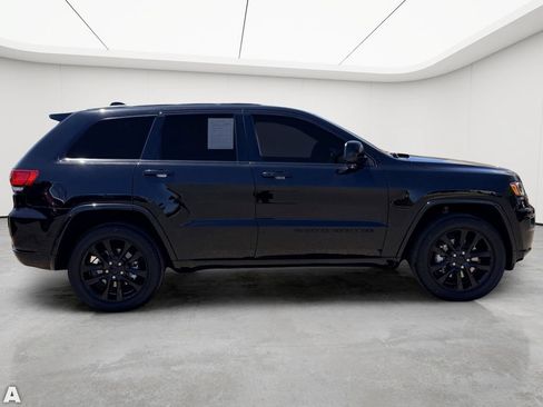 Certified 2022 Jeep Grand Cherokee Laredo X AWD/4WD image 7
