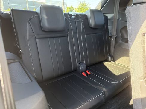 Used 2023 Volkswagen Tiguan SE R-Line FWD image 15