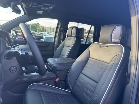 New 2026 GMC Yukon AT4 Ultimate AWD/4WD image 13