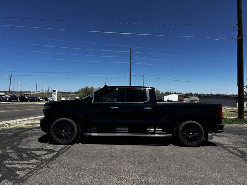 Used 2020 Chevrolet Silverado 1500 High Country w/ Technology Package AWD/4WD image 2