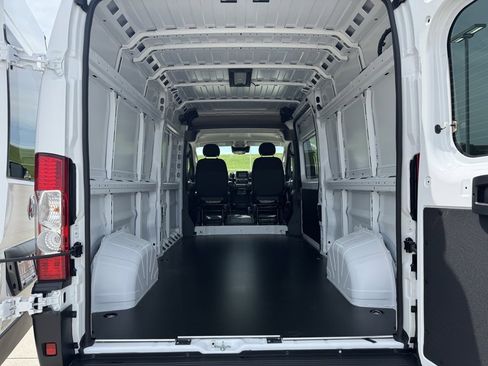 New 2025 RAM ProMaster 3500 w/ Quick Order Package 22G SLT image 12