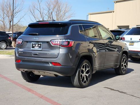 Used 2024 Jeep Compass Limited image 4