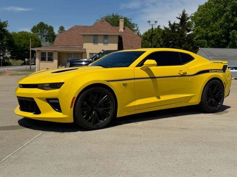 Used 2016 Chevrolet Camaro SS RWD image 4