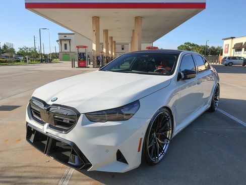 Used 2026 BMW M5 w/ Executive Package AWD/4WD image 2