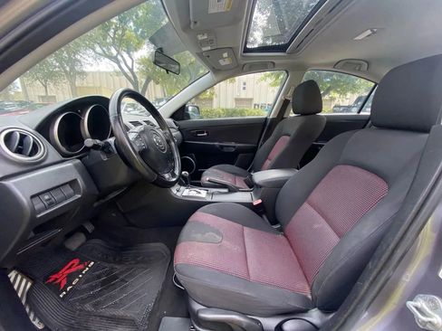 Used 2005 MAZDA MAZDA3 s w/ Moonroof & 6-CD Pkg FWD image 18