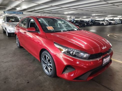 Certified 2022 Kia Forte LXS FWD image 2
